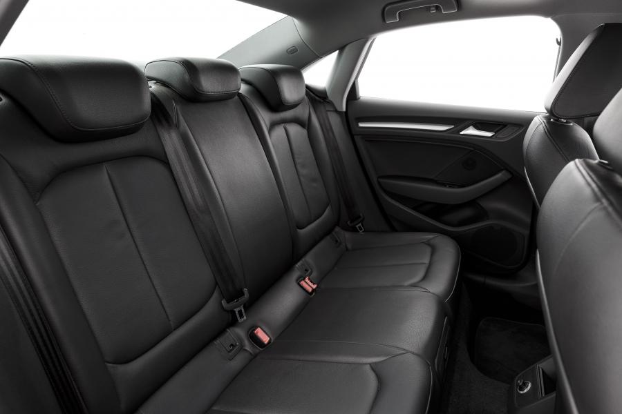 Интерьер Audi A3 Sedan 1.4 TFSI Flex (8V) 2017 года  (LA) (фото 2 из 19)